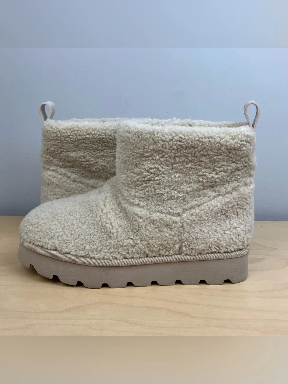 Michael Kors Women’s Size 6.0 M Winnie Faux Fur Curly Sherpa Booties NWOT